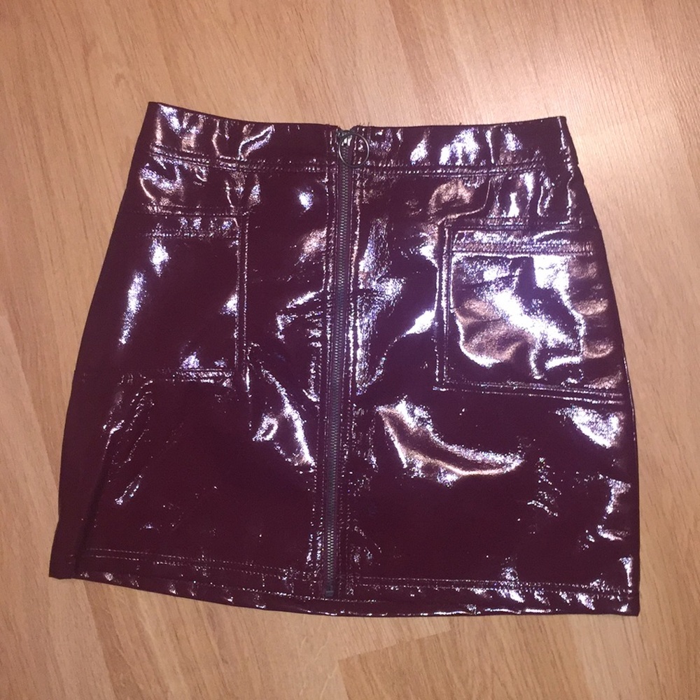 🎀 NWOT burgundy skirt 🎀